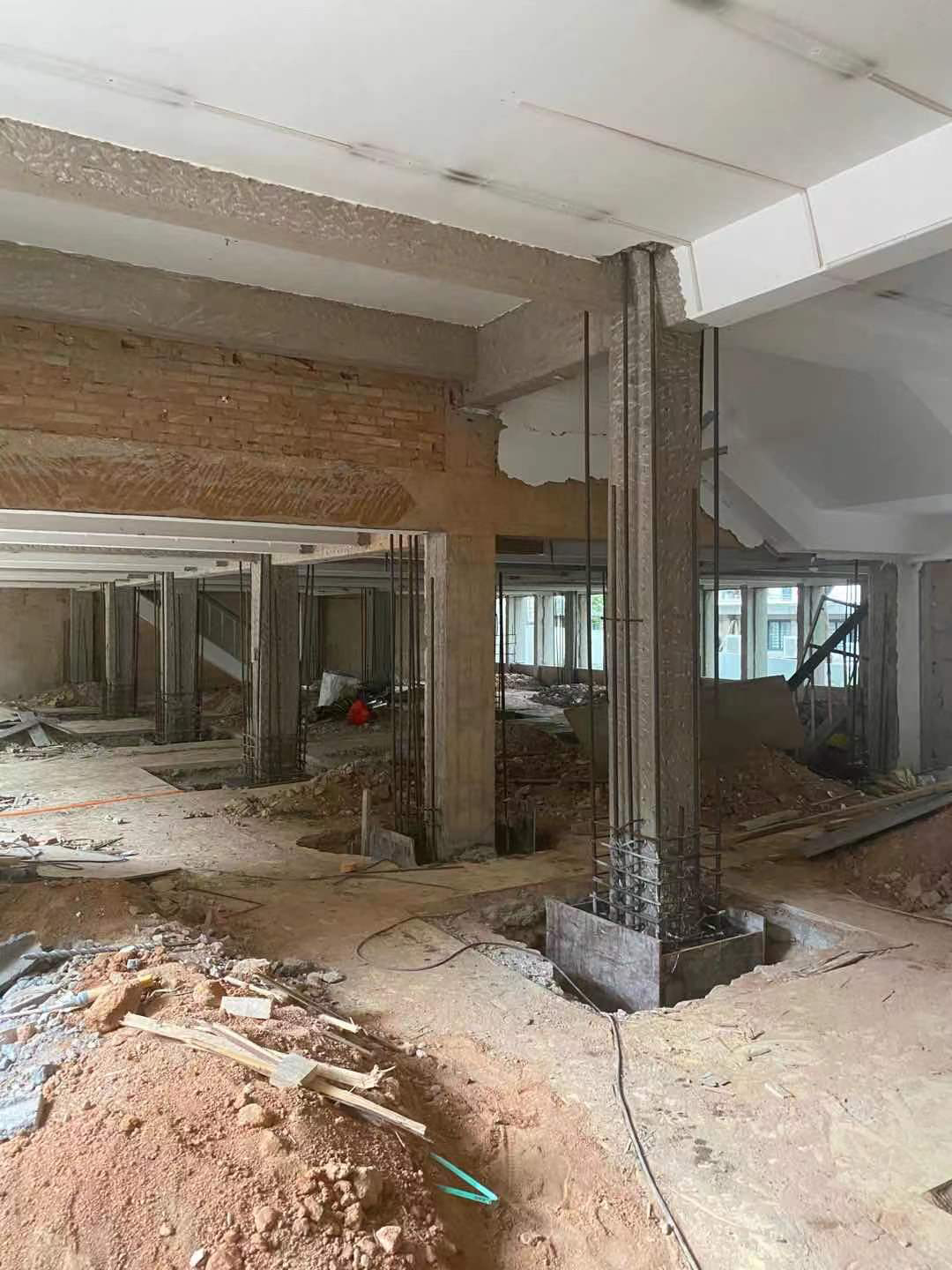 路面爆发裂痕后我们怎么来处置惩罚？？？？？？？？