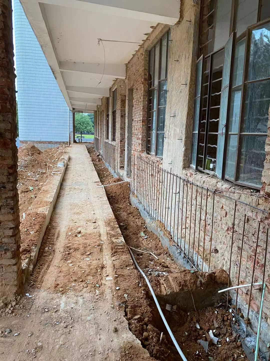 水泥路面起皮怎么办？？？？？？？？可以一次性治理到位吗？？？？？？？？