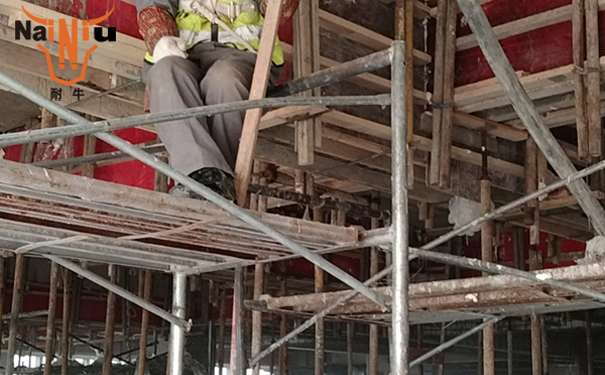 聚氨酯涂料成膜后起鼓或与下层脱落缘故原由？？？？？？